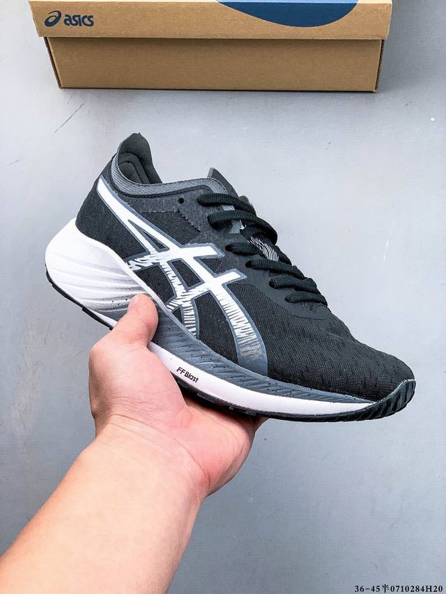 亚瑟士Asics Magic Speed系列碳板竞速跑步鞋鞋款采用亚瑟士Ff Blast Cushioning中底设计，为运动中带来回弾性和轻量性感受。工程网眼