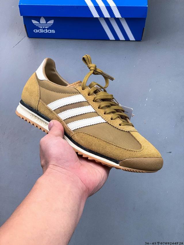 公司级！阿迪达斯Adidas Sl 72 Rs 全新重置版本，将这款复古鞋型用尼龙材质呈现，最终拼接麂皮材质，让该鞋型上脚既有舒适透气性又有满满的复古质感 07