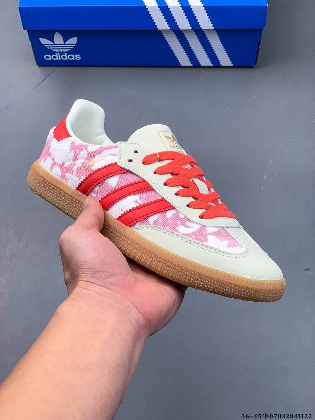 二层真标！Adidas Samba Og 经典鞋款 Adidas 近70年的经典Samba Og 修长的鞋楦,略微尖尖的鞋头,翻毛皮的鞋头拼接,这些我们都看得到