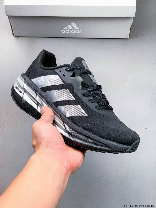 阿迪达斯Adidas Adistar 3 新款舒适透气运动休闲鞋 搭载双密度Repetitor中底，旨在为跑程带来舒适和活力感。采用网眼布鞋面，脚感舒爽;内置贴