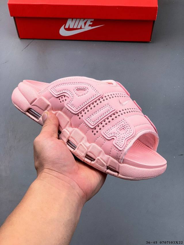 集图 Nike Air More Uptempo Slide皮蓬拖鞋 Dv2132-001 以流行于街头的涂鸦文化为设计灵感，整体的设计风格夸张而充满魅力，厚实