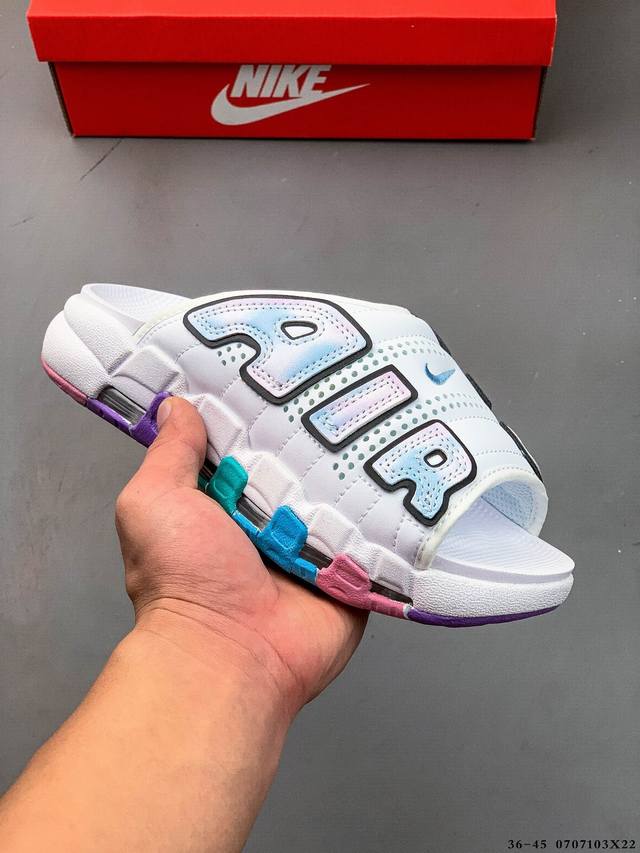 Nike Air More Uptempo Slide皮蓬拖鞋 Dv2132-001 以流行于街头的涂鸦文化为设计灵感，整体的设计风格夸张而充满魅力，厚实而充满