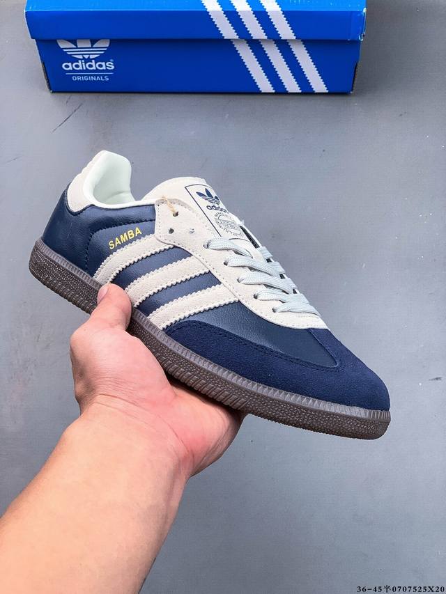 二层真标！Adidas Samba Og 经典鞋款 Adidas 近70年的经典Samba Og 修长的鞋楦,略微尖尖的鞋头,翻毛皮的鞋头拼接,这些我们都看得到