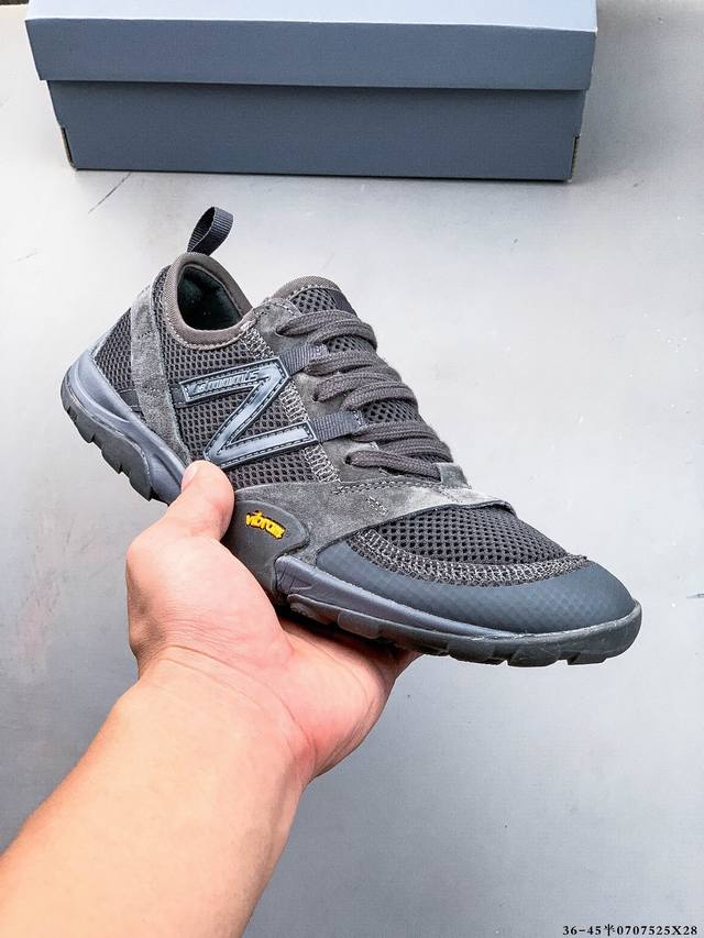 New Balance 发布新作 Mt10O，捕捉贴地回弹力，还原透气柔软感。 作为New Balance Minimus系列中的一员，Mt10O 源自 201
