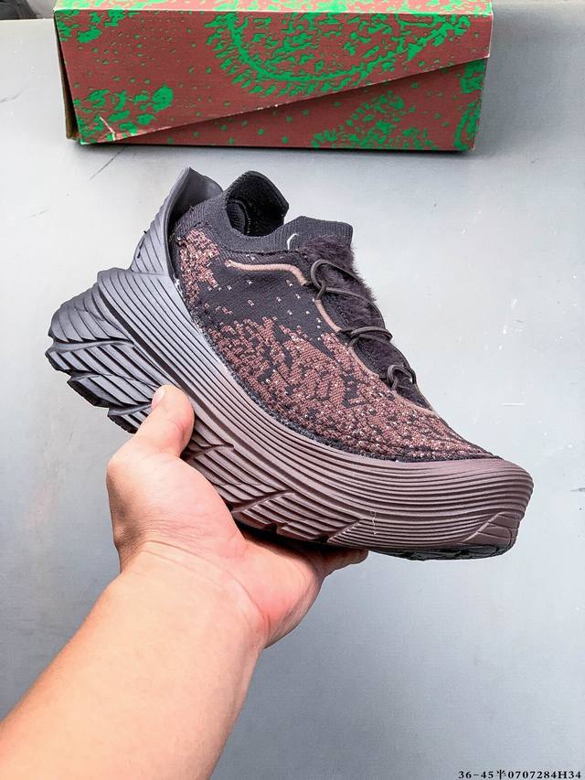 Hoka One One Restore Tc男女款夏季舒缓运动徒步鞋 Hoka One One Restore Tc继承了Hoka Oneoner标志性的缓冲