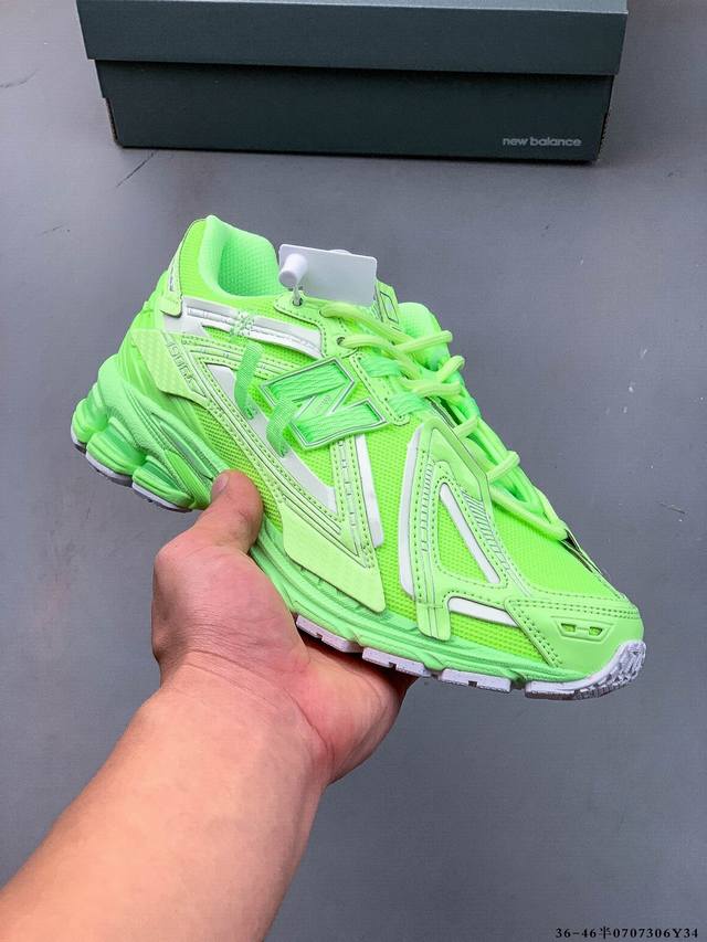 New Balance M1906Ri Nb宝藏老爹鞋款，复古元素叠加，质感超级棒，楦版型材料细节做工精细，货如实拍图 作为Nb最经典的档案鞋型之一，与 2一样