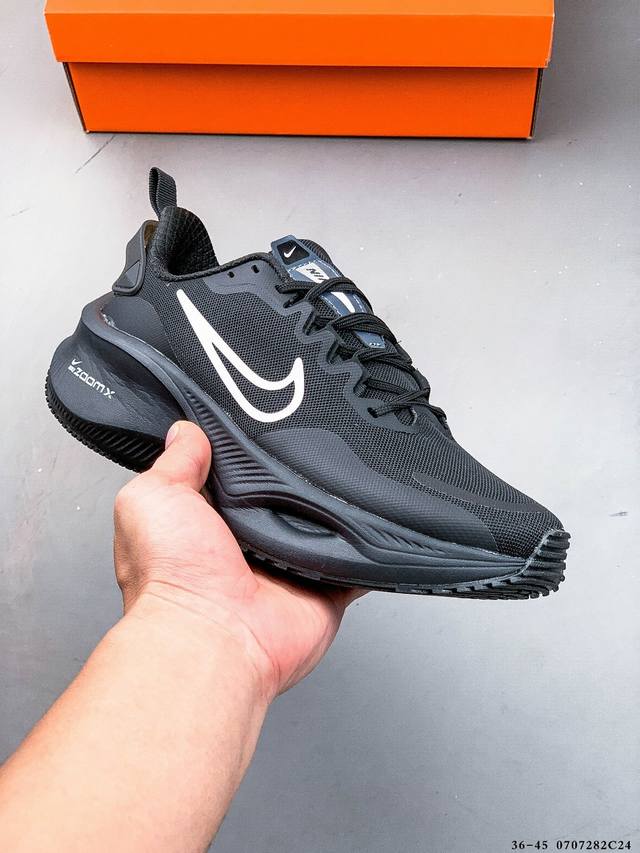Nike耐克 新款超跑透气网面鞋训练跑步鞋Plus Zoomx 中底 超级飞马全新升级笑脸系列 现已全面上市！ Plus 版本采用全掌Zoomx中底，其特点是轻