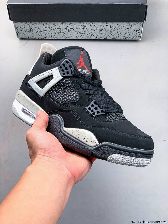 Air Jordan 4 Aj4代中帮复古休闲运动文化篮球鞋。秉承轻量化的速度型篮球鞋设计思想完成设计，降低重量的同时提升舒适度，中底延续前作使用了分离式后掌可