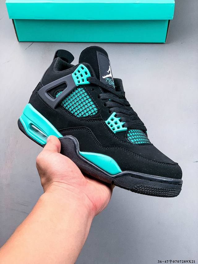 Air Jordan 4 Aj4代中帮复古休闲运动文化篮球鞋。秉承轻量化的速度型篮球鞋设计思想完成设计，降低重量的同时提升舒适度，中底延续前作使用了分离式后掌可