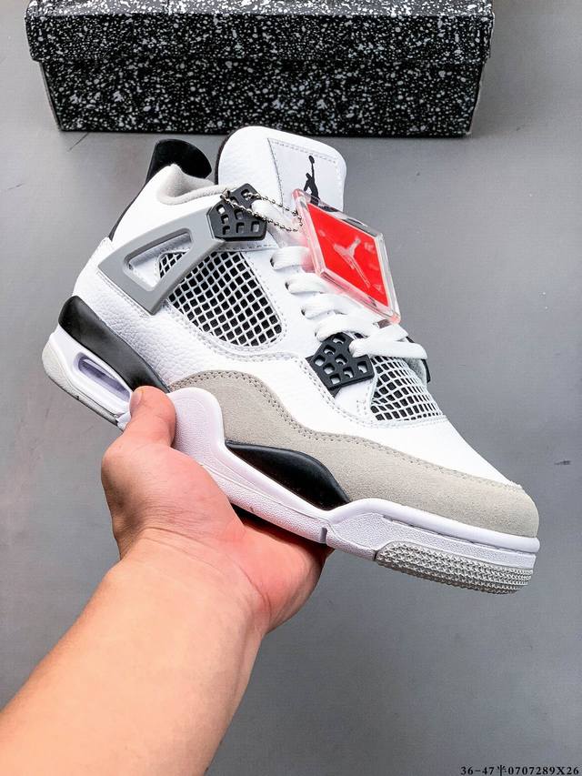 二层真标！Air Jordan 4 Aj4代中帮复古休闲运动文化篮球鞋。秉承轻量化的速度型篮球鞋设计思想完成设计，降低重量的同时提升舒适度，中底延续前作使用了分
