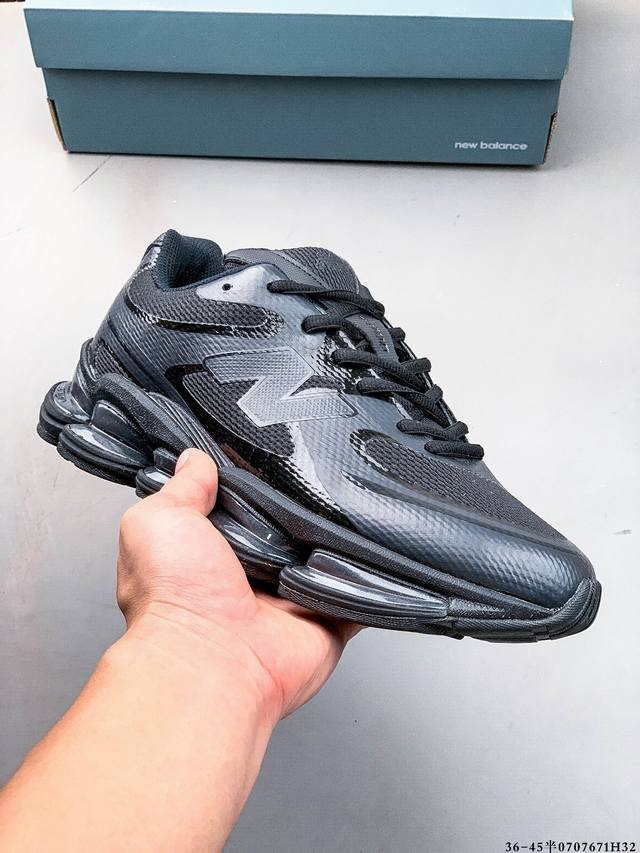 新百伦 New Balance Nb U 0Ea 运动跑步鞋。此复刻经典鞋款，加入当下大热的户外元素，以曾经篮球鞋款型式样加以打造鞋款造型。编织鞋带以及加强稳固