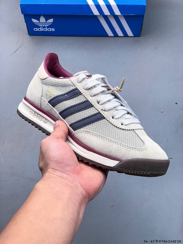 公司级！阿迪达斯Adidas Sl 72 Rs 全新重置版本，将这款复古鞋型用尼龙材质呈现，最终拼接麂皮材质，让该鞋型上脚既有舒适透气性又有满满的复古质感 07