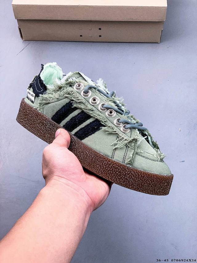 Adidas Originals和时尚品牌Song For The Mute第二次的合作系列中，推出的Sftm-002 Campus 80’S鞋款，迎来了新的配