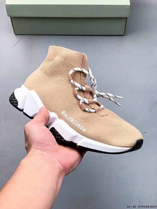 巴黎世家Balenciaga 巴黎袜子鞋 太多的词汇来形容这款鞋子了 轻便 舒适穿着方便让它备受青睐 更是各大明星们的最爱 0706284H17
