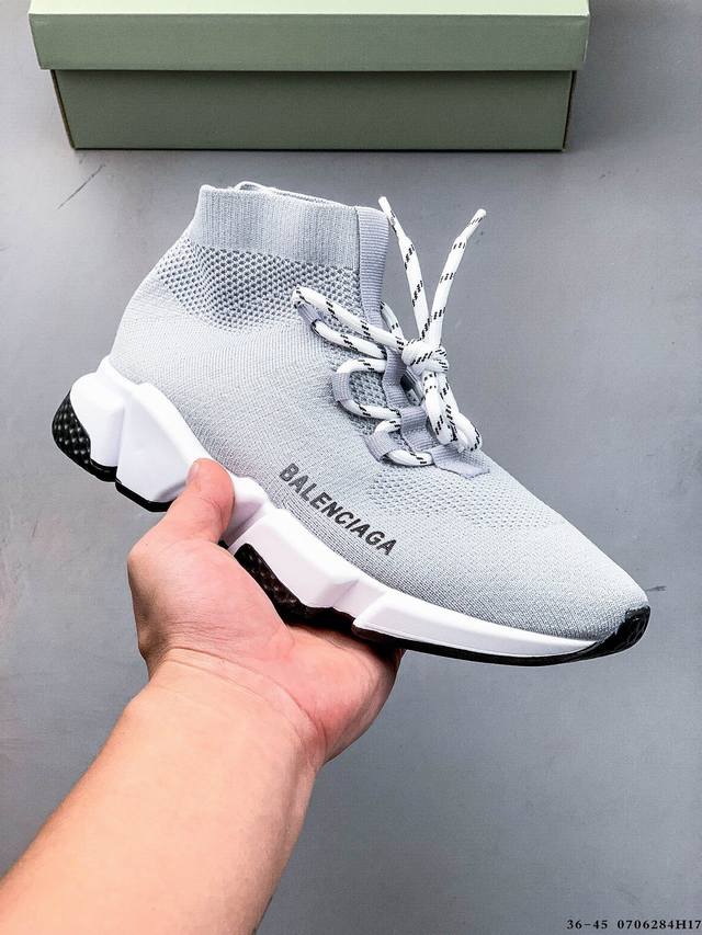 巴黎世家Balenciaga 巴黎袜子鞋 太多的词汇来形容这款鞋子了 轻便 舒适穿着方便让它备受青睐 更是各大明星们的最爱 0706284H17