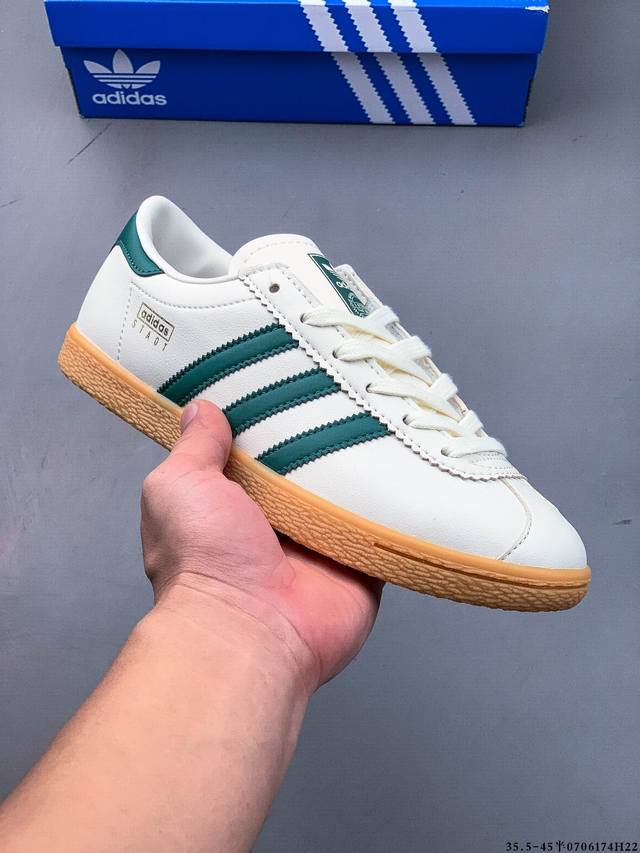 阿迪达斯Adidas Stadt经典麂皮薄底运动板鞋 T头鞋 皮革和绒面革经典运动鞋以典藏足球鞋为灵感这款Stadt经典运动鞋植根足球传统，以别致皮革鞋面和绒面