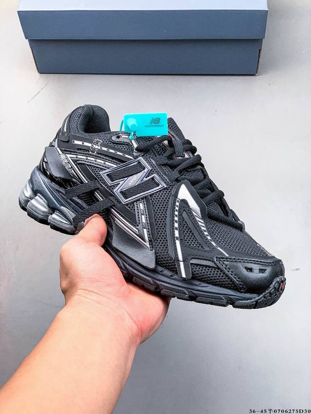 New Balance M1906Ri Nb宝藏老爹鞋款，复古元素叠加，质感超级棒，楦版型材料细节做工精细，货如实拍图 作为Nb最经典的档案鞋型之一，与 2一样