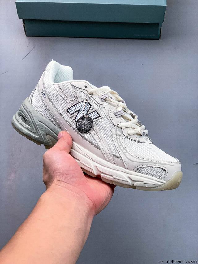 集图 New Balance Nb740 英产 轻便复古休闲运动跑步鞋 全鞋身以网格布作为基地，在细节部分以皮革作为辅助添加，流线感很强。外形和New Bala