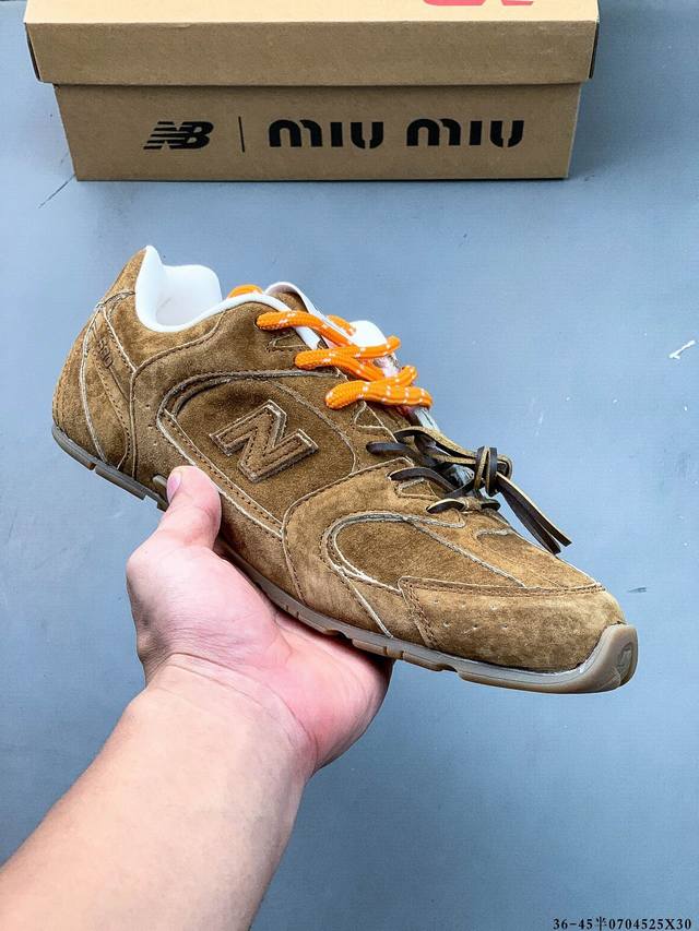 美拉德配色打造全新跨界合作，意大利奢侈品牌 缪缪Miumiu X Nb新百伦New Balance 530 Sl系列低帮经典复古休闲运动慢跑鞋 0704525X