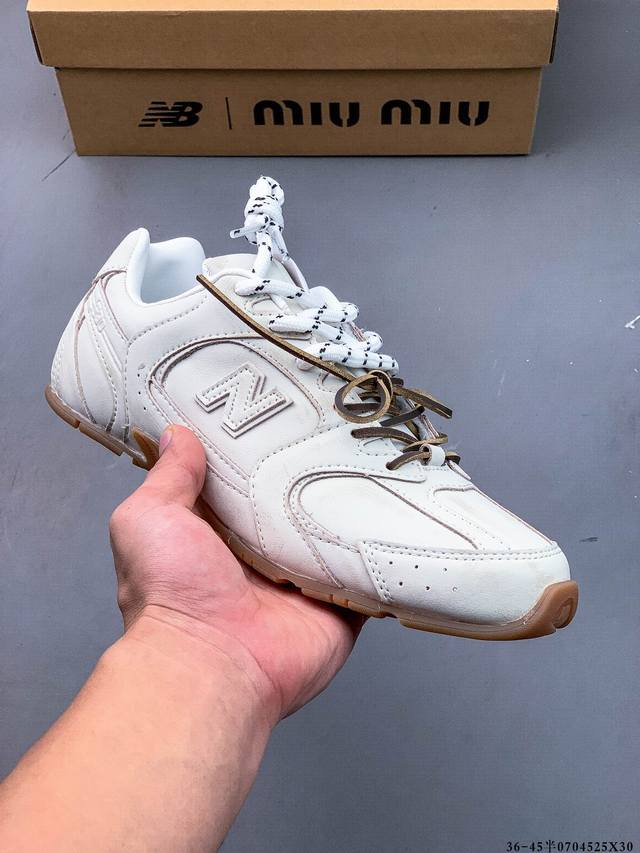 美拉德配色打造全新跨界合作，意大利奢侈品牌 缪缪Miumiu X Nb新百伦New Balance 530 Sl系列低帮经典复古休闲运动慢跑鞋 0704525X