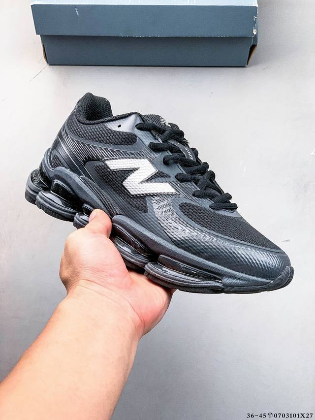 集图 新百伦 New Balance Nb U2000Ea 运动跑步鞋。此复刻经典鞋款，加入当下大热的户外元素，以曾经篮球鞋款型式样加以打造鞋款造型。编织鞋带以