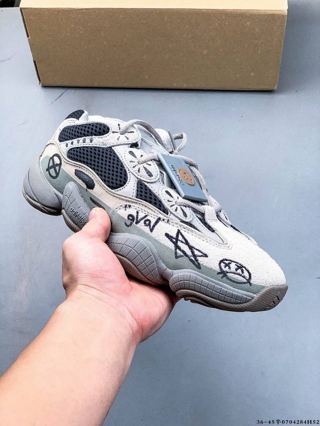 公司级！Adidas 阿迪达斯 Yeezy Desert Rat 椰子500 复古运动休闲鞋 鞋面采用皮革、磨砂小牛皮、麂皮和网眼三种材质打造，以复古气息 十足
