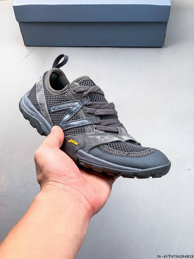 New Balance 发布新作 Mt10O，捕捉贴地回弹力，还原透气柔软感。 作为New Balance Minimus系列中的一员，Mt10O 源自 201