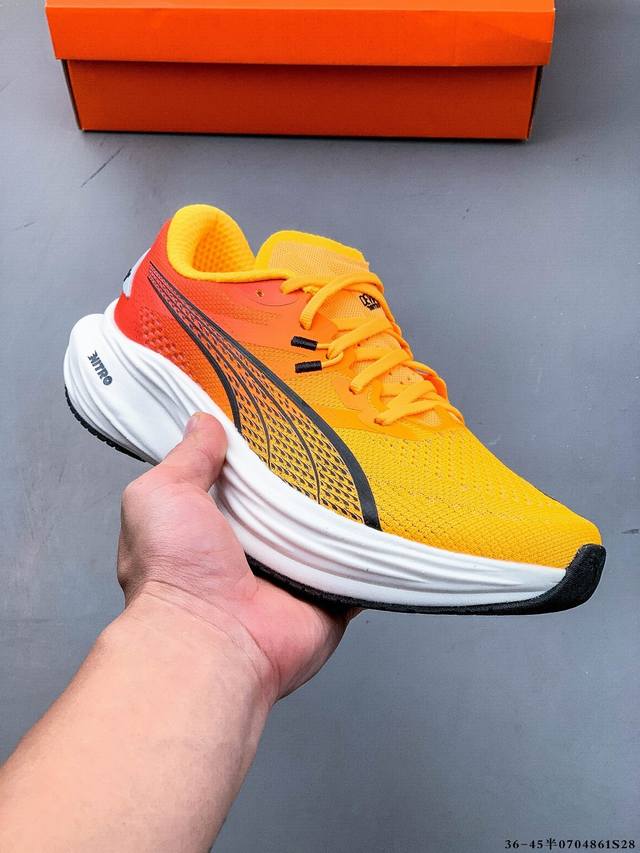 Puma彪马Deviate Nitro 3 碳板竞训跑鞋！ Deviate Nitro出到了第三代，虽然是一双碳板跑鞋，但是可以把它当做一双万金油跑鞋，适合慢跑