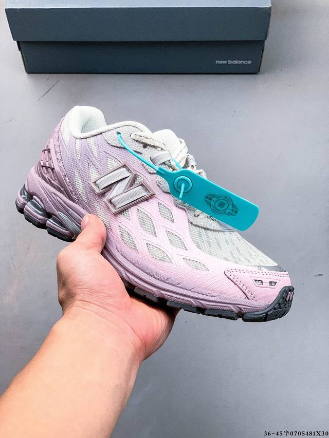 New Balance M1906Ri Nb宝藏老爹鞋款，复古元素叠加，质感超级棒，楦版型材料细节做工精细，货如实拍图 作为Nb最经典的档案鞋型之一，与 2一样