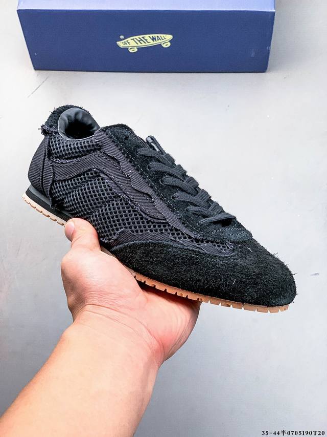 全新系列 Vans Super Lowpro 复古薄底 Vans Super Lowpro 的原型为 Vans 在上世纪 80 年代推出的一款竞赛鞋 Style