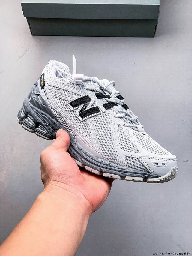 New Balance M1906Ri Nb宝藏老爹鞋款，复古元素叠加，质感超级棒，楦版型材料细节做工精细，货如实拍图 作为Nb最经典的档案鞋型之一，与 2一样