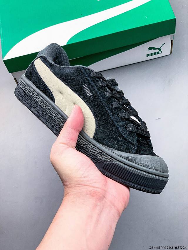 彪马Puma Suede Xl 全新休闲板鞋！鞋身通体采用细腻的麂皮材质，厚实柔软，质感出众；鞋侧保留Puma标志性跑道图案，侧面与后跟点缀金属色Puma Lo