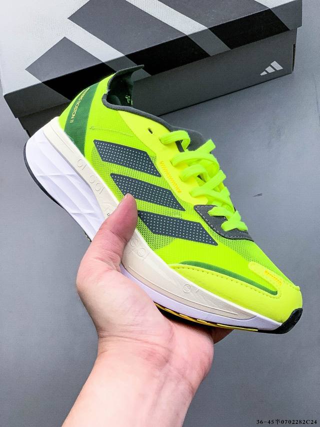 阿迪达斯Adidas Adizero Boston 11 耐磨减震专业跑步鞋 北京马拉松40周年限定。冲向目标，一路向前，不断挑战和突破自我。无论是平时训练还是