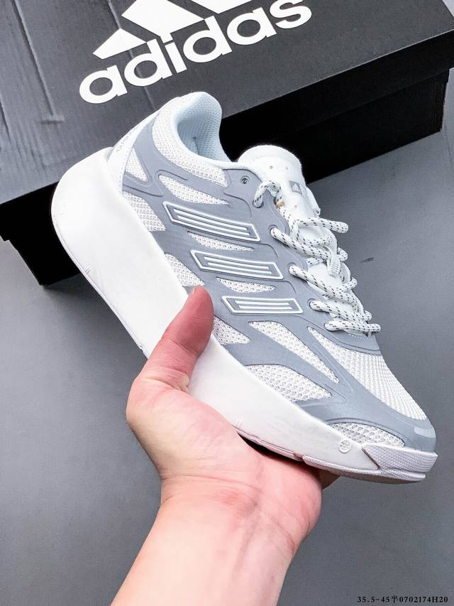 Adidas 新一代 压马路神鞋 的全新厚底跑鞋 Adizero Aruku 正式登场！ 兼具 Adizero 家族专业竞速的厚底鞋身造型，以及夺目的鲜明视觉设
