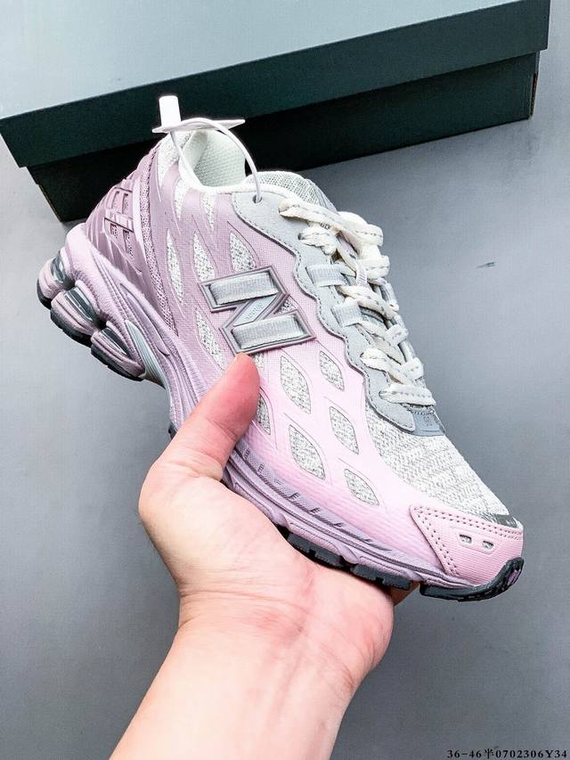New Balance M1906Ri Nb宝藏老爹鞋款，复古元素叠加，质感超级棒，楦版型材料细节做工精细，货如实拍图 作为Nb最经典的档案鞋型之一，与 2一样