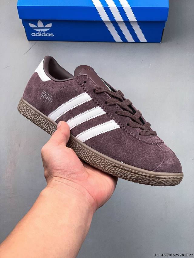 阿迪达斯Adidas Stadt经典麂皮薄底运动板鞋 T头鞋 皮革和绒面革经典运动鞋以典藏足球鞋为灵感这款Stadt经典运动鞋植根足球传统，以别致皮革鞋面和绒面