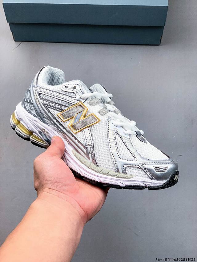 New Balance M1906Ri Nb宝藏老爹鞋款，复古元素叠加，质感超级棒，楦版型材料细节做工精细，货如实拍图 作为Nb最经典的档案鞋型之一，与 2一样