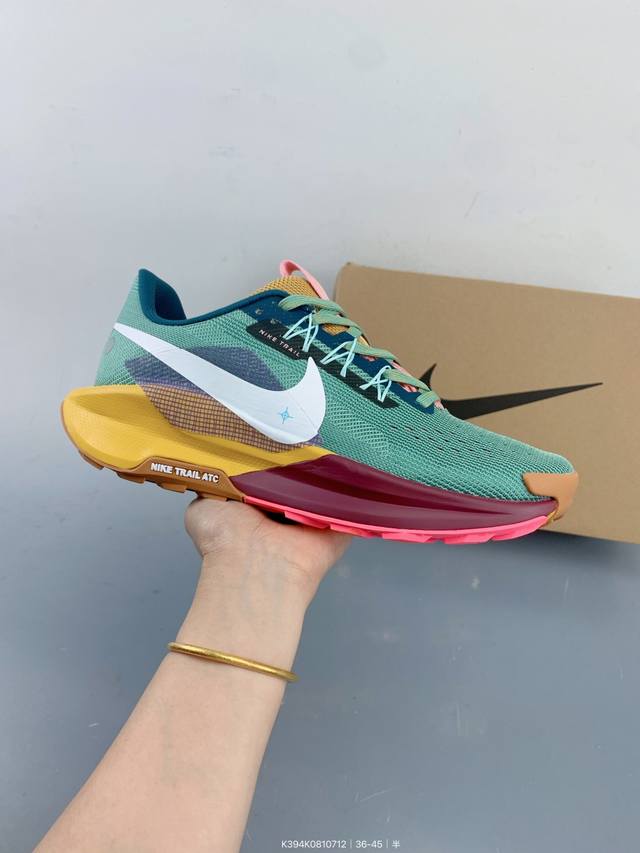 公司级Nike Reactx Pegasus Trail 5 Next Nature 越野跑步鞋 登月兼顾迅疾外观和稳固脚感 后跟覆面和中足动态支撑巧妙融合 缔