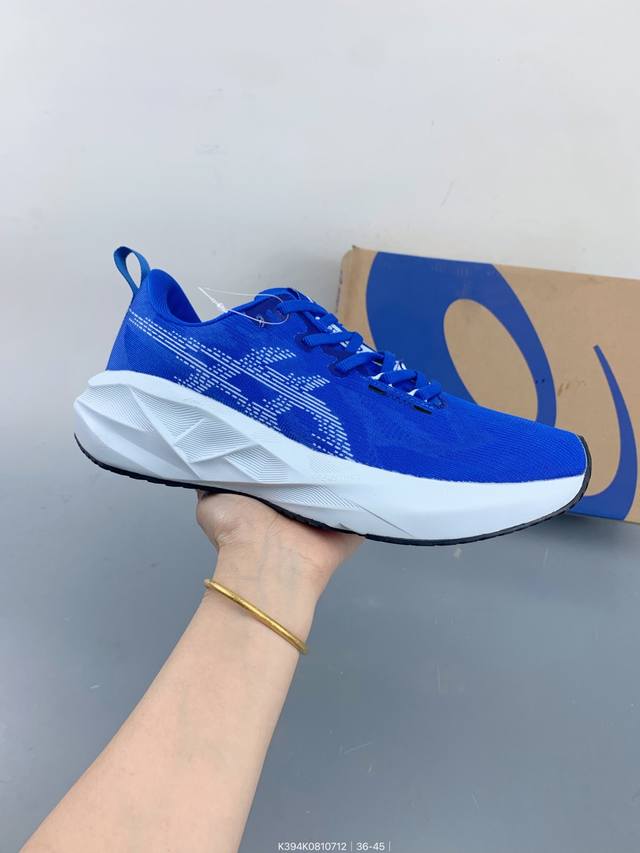 Asics Novablast 5 低帮轻量透气缓震休闲运动跑步鞋 采用单丝纤维网布鞋面材质 鞋口圈柔软反绒皮材料 全新Eva与Obc混合发泡中底 外置防滑耐磨
