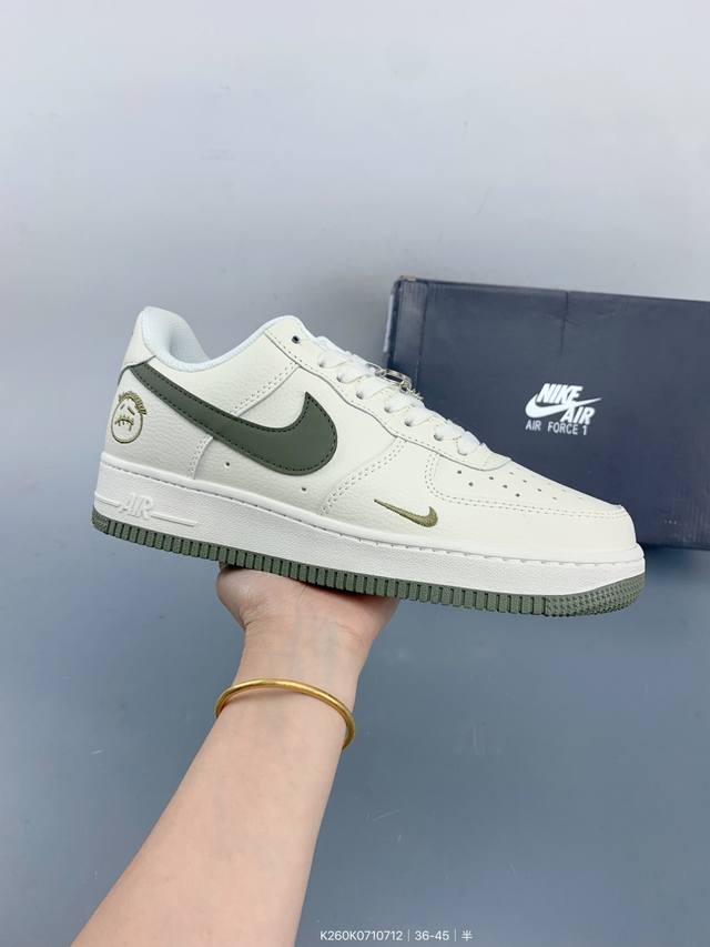 耐克Nike Air Force 7 Lv8空军一号低帮百搭休闲运动板鞋。柔软、弹性十足的缓震性能和出色的中底设计，横跨复古与现代的外结合，造就出风靡全球三十多