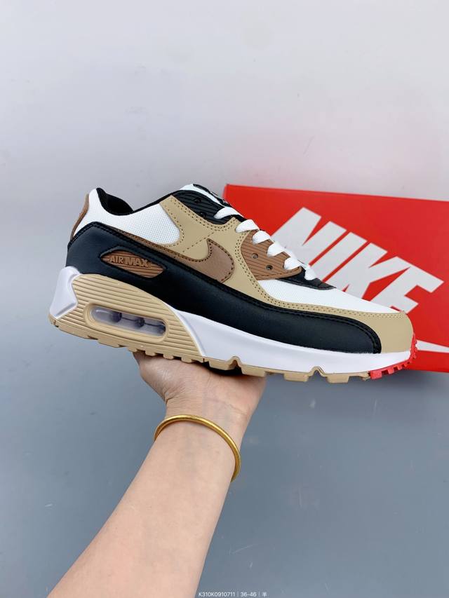 公司级耐克Nike Air Max 90 经典复古小气垫缓震跑鞋 鞋面由皮和革织物打造，犀利的条线打造出酷劲十的足视觉效果 网布鞋增面强透气性，穿着为极舒适 经