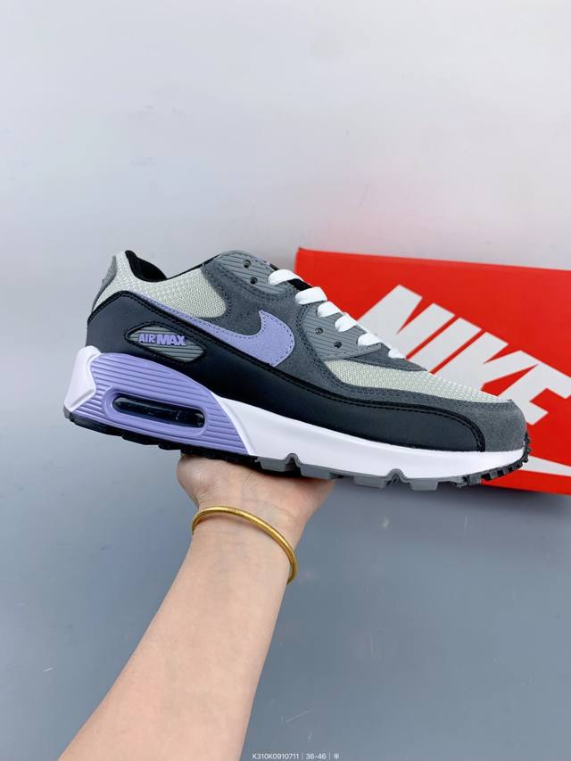 公司级耐克Nike Air Max 90 经典复古小气垫缓震跑鞋 鞋面由皮和革织物打造，犀利的条线打造出酷劲十的足视觉效果 网布鞋增面强透气性，穿着为极舒适 经