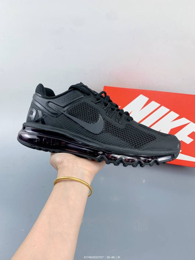 公司级Nike Air Max 2013 联名气垫跑鞋 整体依旧以Stussy标志性的麻布编织材质覆盖 鞋身大面积采用了网眼材质为主 并且后跟部分还带有反勾Sw