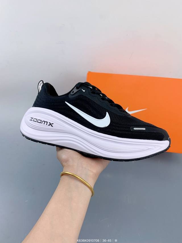 耐克Nike Vomero Plus 舒适减震防滑低帮跑步鞋 全掌Reactx泡绵中底 前掌和后跟还配备了Air Zoom气垫单元 据说跑起来更快更舒适哦 这次