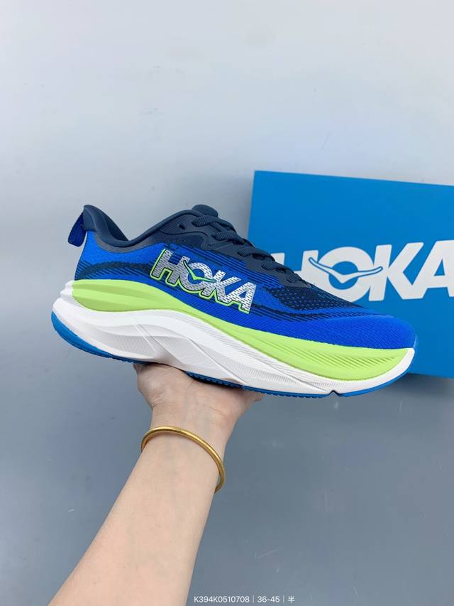 Hoka M Skyflow 全新配色 这个品牌来自于新西兰的毛利语，Hoka表示大地，One One表示飞越，连起来就是飞越地平线，One One不是读作“万