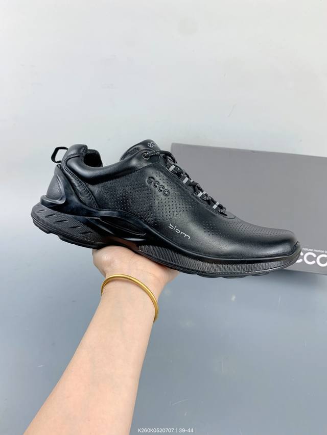 Ecco爱步 广东原版透气 配备原版三件套 防尘纸 手提袋 高弹大底 全头层牛皮 新款百搭休闲款 纯手工制成 鞋面走线工整 清晰质感 原单品质 拼接运动透气网布