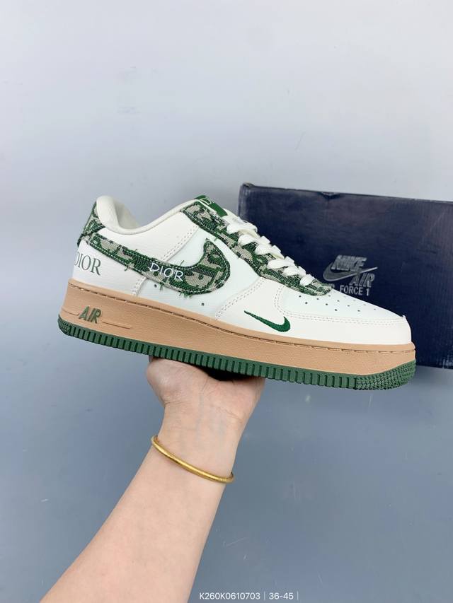 耐克Nike Air Force 7空军一号低帮百搭休闲运动板鞋。柔软、弹性十足的缓震性能和出色的中底设计，横跨复古与现代的外型结合，造就出风靡全球三十多年的F