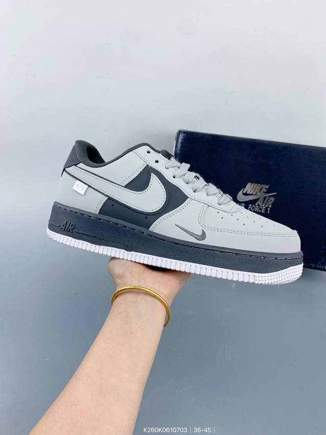 耐克Nike Air Force 7空军一号低帮百搭休闲运动板鞋。柔软、弹性十足的缓震性能和出色的中底设计，横跨复古与现代的外型结合，造就出风靡全球三十多年的F