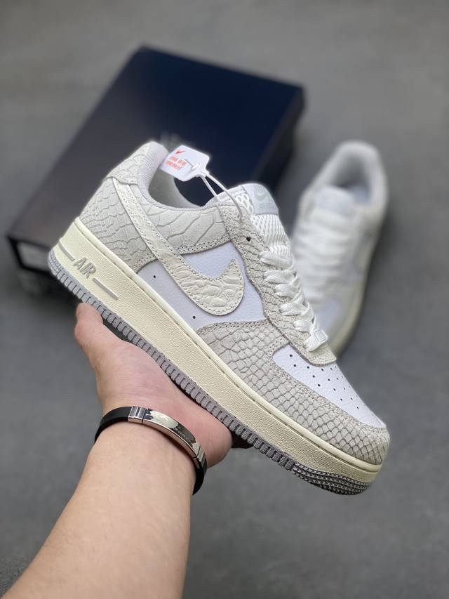 工厂P套现 福利特价 原本地200版本 海外限量发售！公司级Nike Air Force 1 '07 Low 空军一号 低帮 运动鞋 休闲鞋 折边针车 工艺难度