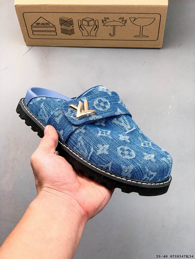 公司级！Louis Vuitton Cosy Comfort路易威登 牛仔布 穆勒鞋 防滑包头拖鞋 这款易于穿着的便鞋通过精致的细节提升了档次 包括皮革滚边和可